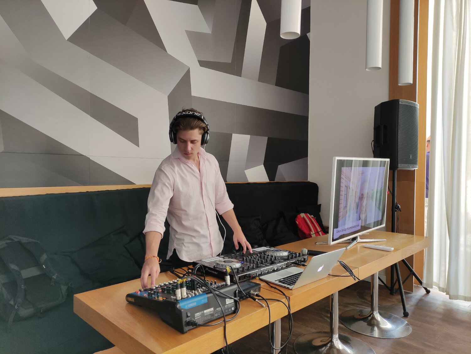 диджей, техника, композитор урал идельбаев, уроки диджеинга с нуля, dj nuzhdin
