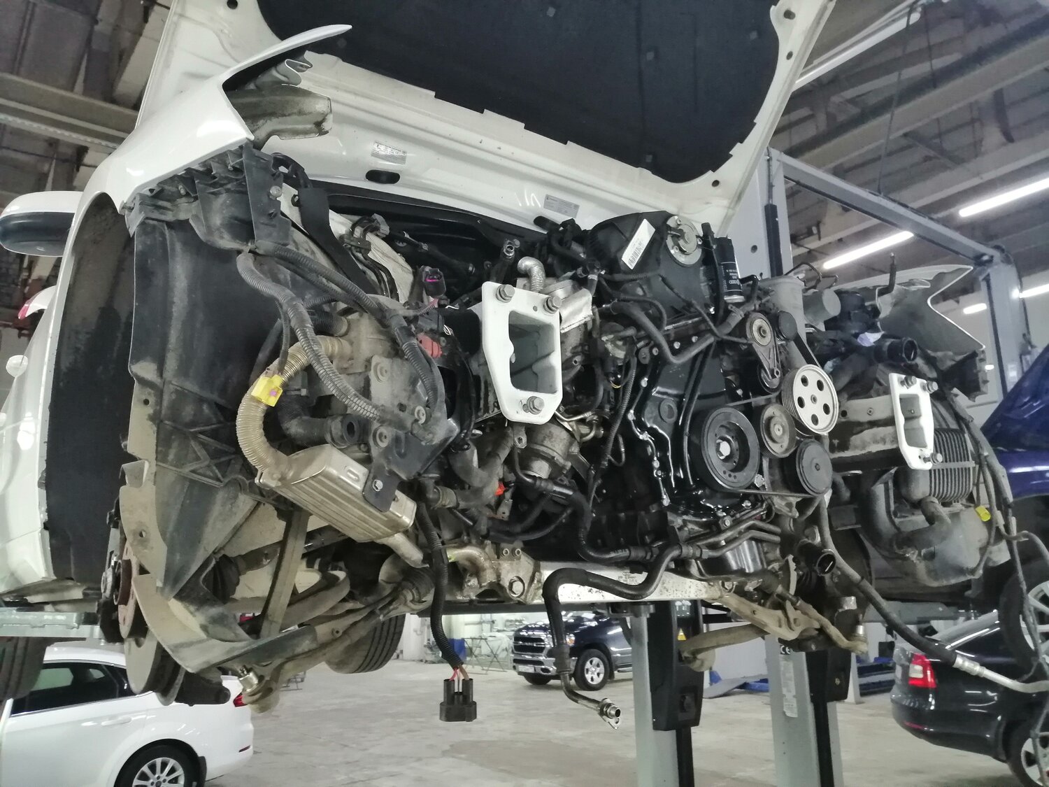 ауди со снятым двигателем, снятие мотора ауди q7, автомобиль, audi rs4 4.2 b7 мотор, авто