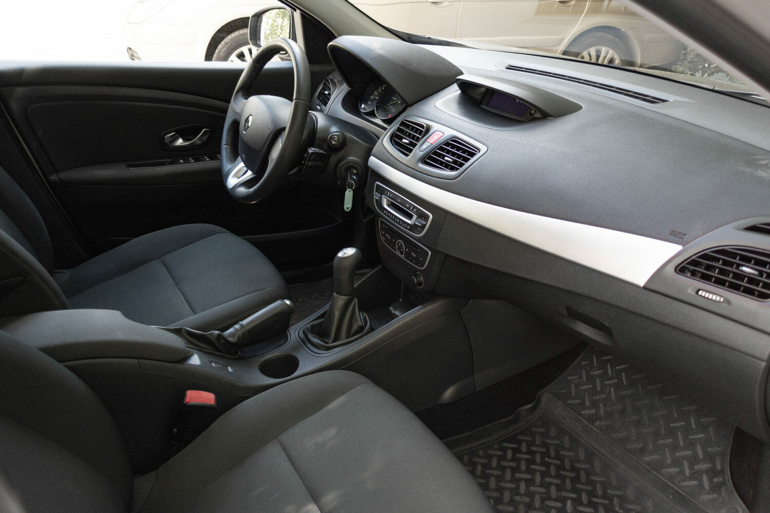 рено флюенс 2013 комплектации, renault fluence, renault fluence 2012 салон, renault fluence 2011 салон, Renault Megane III Рестайлинг