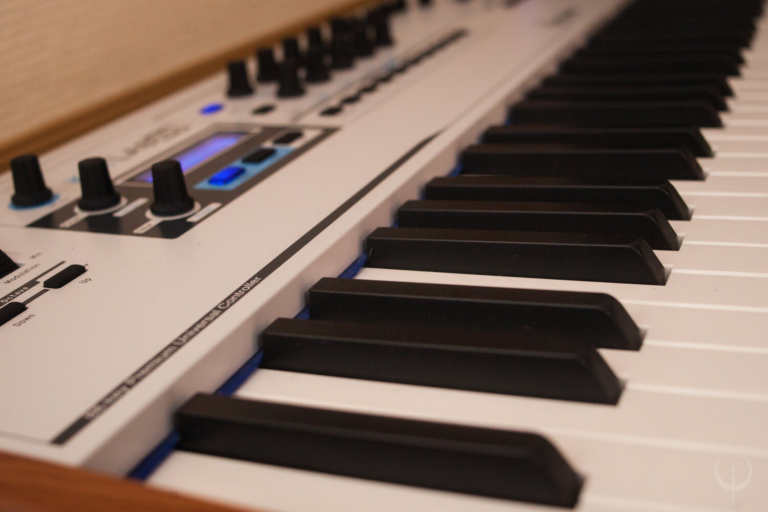 arturia minilab mk2, синтезатор, молоточковая механика цифрового пианино arturia, лучшие midi arturia keylab 61 mkii, korg minilogue