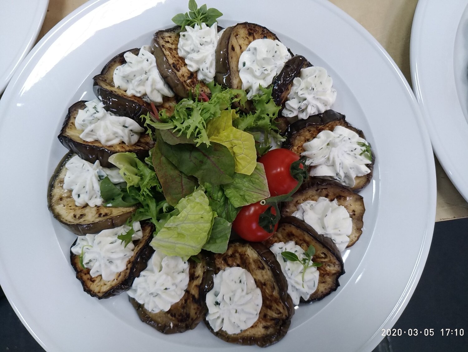 закуска, еда, кабачки жареные с чесночным соусом, жареные баклажаны с чесноком и майонезом, кабачки с чесноком и майонезом
