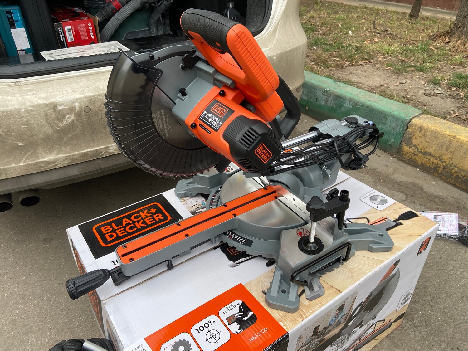 пила торцовочная black decker bes700-qs, 1600, торцовочная пила aeg ps 254 l, торцовочная пила black+decker bes700-qs, пила торцовочная aeg ps 254 l 4935440670, aeg торцовочная пила с протяжкой 305 диск