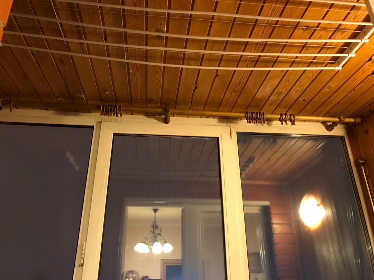 вагонка на потолке балкона, обшивка потолка на балконе, каркас обшивки евровагонкой балкона, отделка потолка на балконе блок хаус, вагонка на балконе сушка
