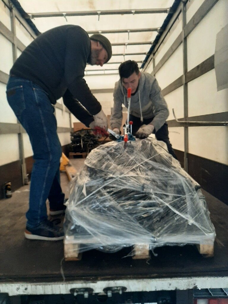 упаковка, производство, профессиональная полировка стекла, упаковщик, упаковка рояля для перевозки