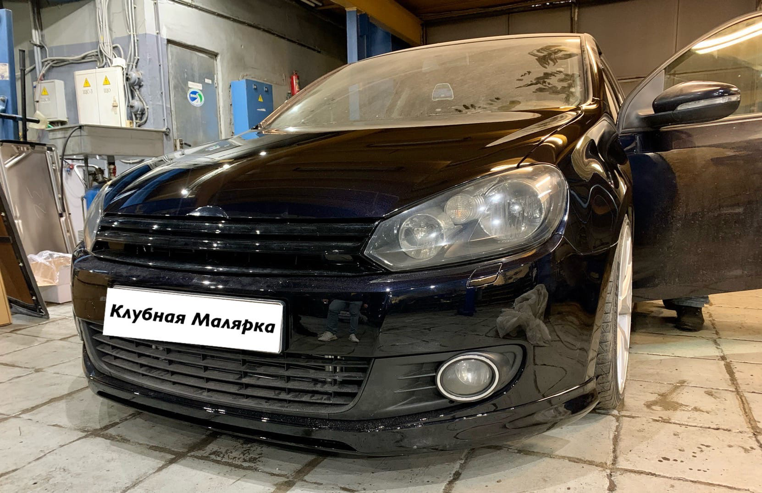 авто, автомобиль, opel astra h gtc черная, приора с битым черным бампером, приора