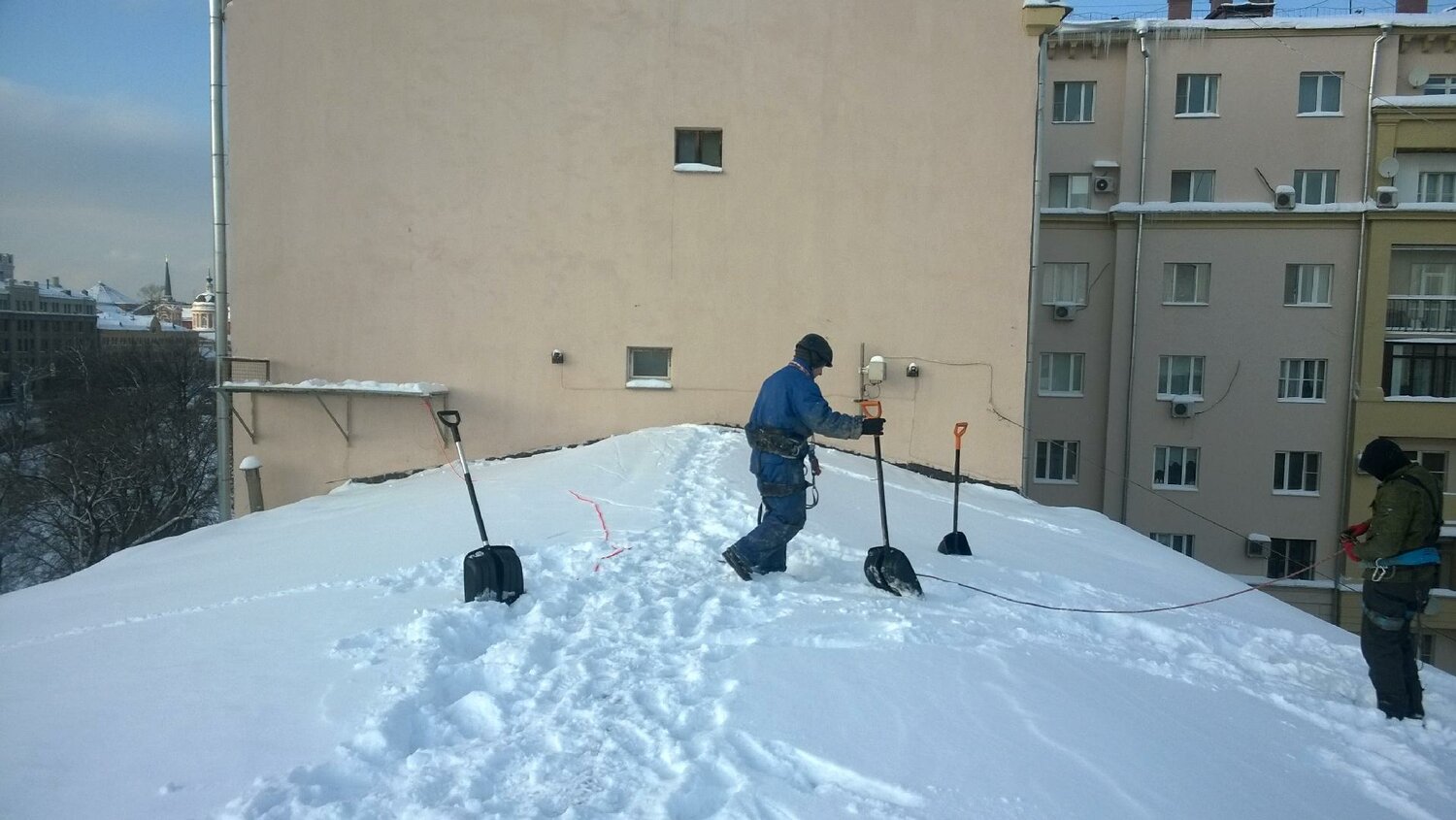 уборка снега с крыш, уборка снега, уборка снега с крыши 500 квадратный метр, чистка снега, уборка снега с плоской кровли