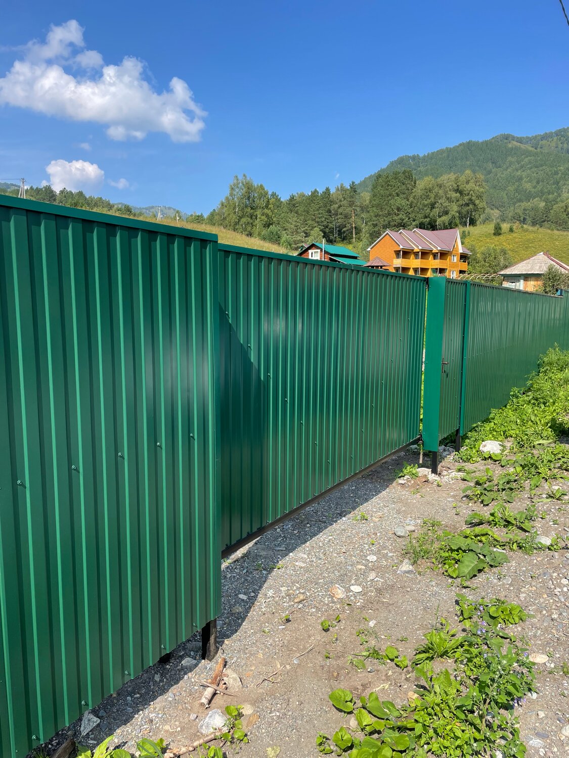 забор из профлиста, забор из профнастила, забор из профнастила с промежутками, профнастил на забор, металлический забор из профнастила