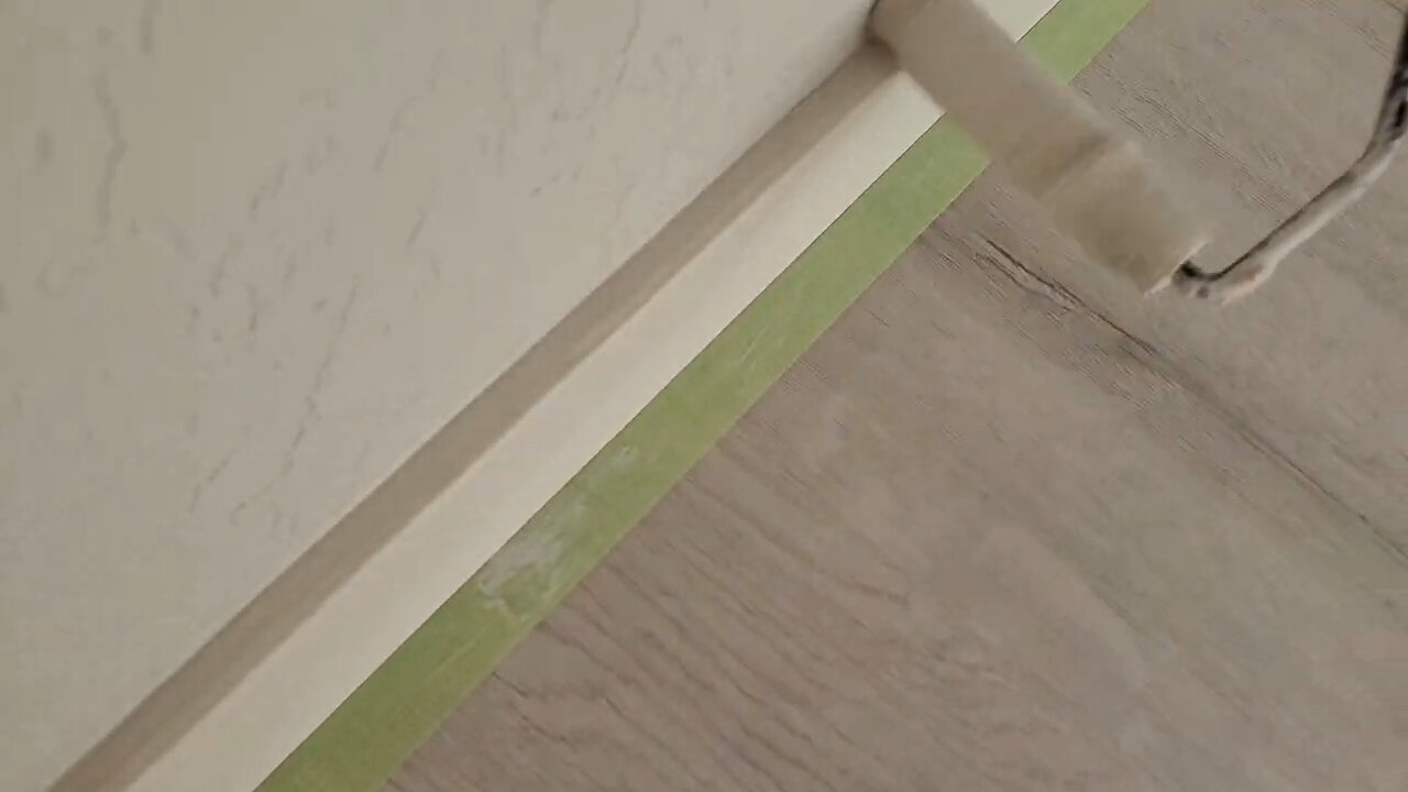 плинтус, плинтус на пол, монтаж плинтуса, напольный плинтус, подрезка плинтуса