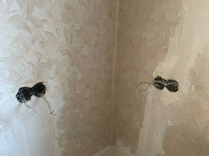 перенос розетки без штробления, перенос розетки, монтаж электропроводки, штробление стен, электрика в доме