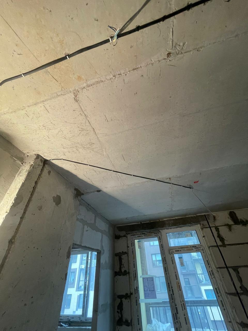 разводка электрики по потолку, монтаж электропроводки, электропроводка по потолку, разводка электропроводки по потолку, монтаж электропроводки по потолку