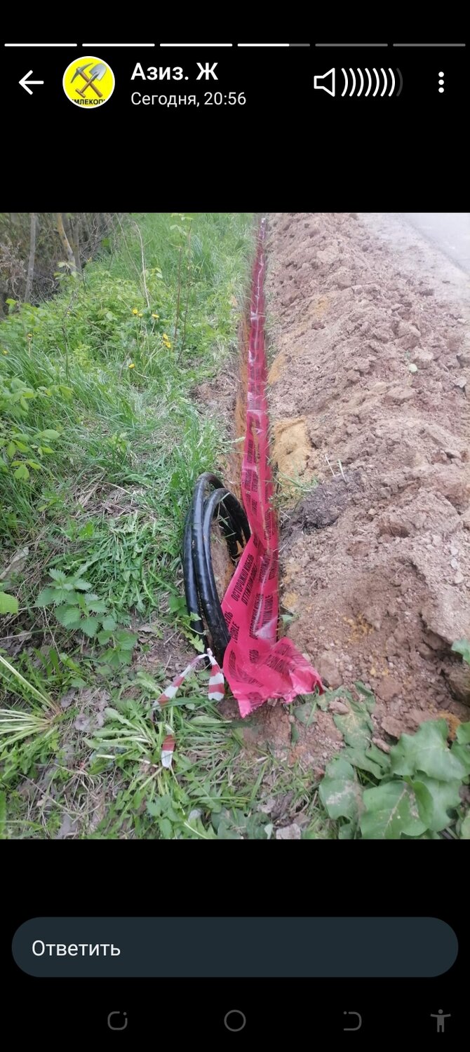 прокладка кабеля под землей, прокладка кабеля в земле, сигнальная лента для кабеля в земле, прокладка кабелей в траншее, лента сигнальная для прокладки кабеля в траншее