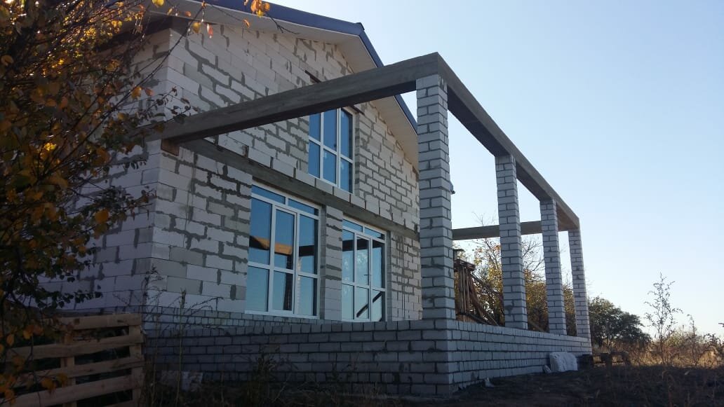 пеноблок, газобетон, второй этаж дома из газобетона, окна в доме из газобетона, дом