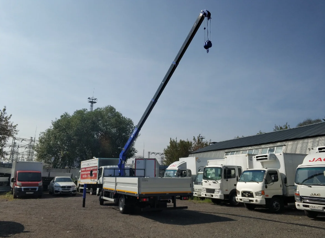 манипулятор, грузовики, бортовой с кран-манипуляторной установкой длинной 23 метра, спецтехника, исудзу эльф самосвал с манипулятором