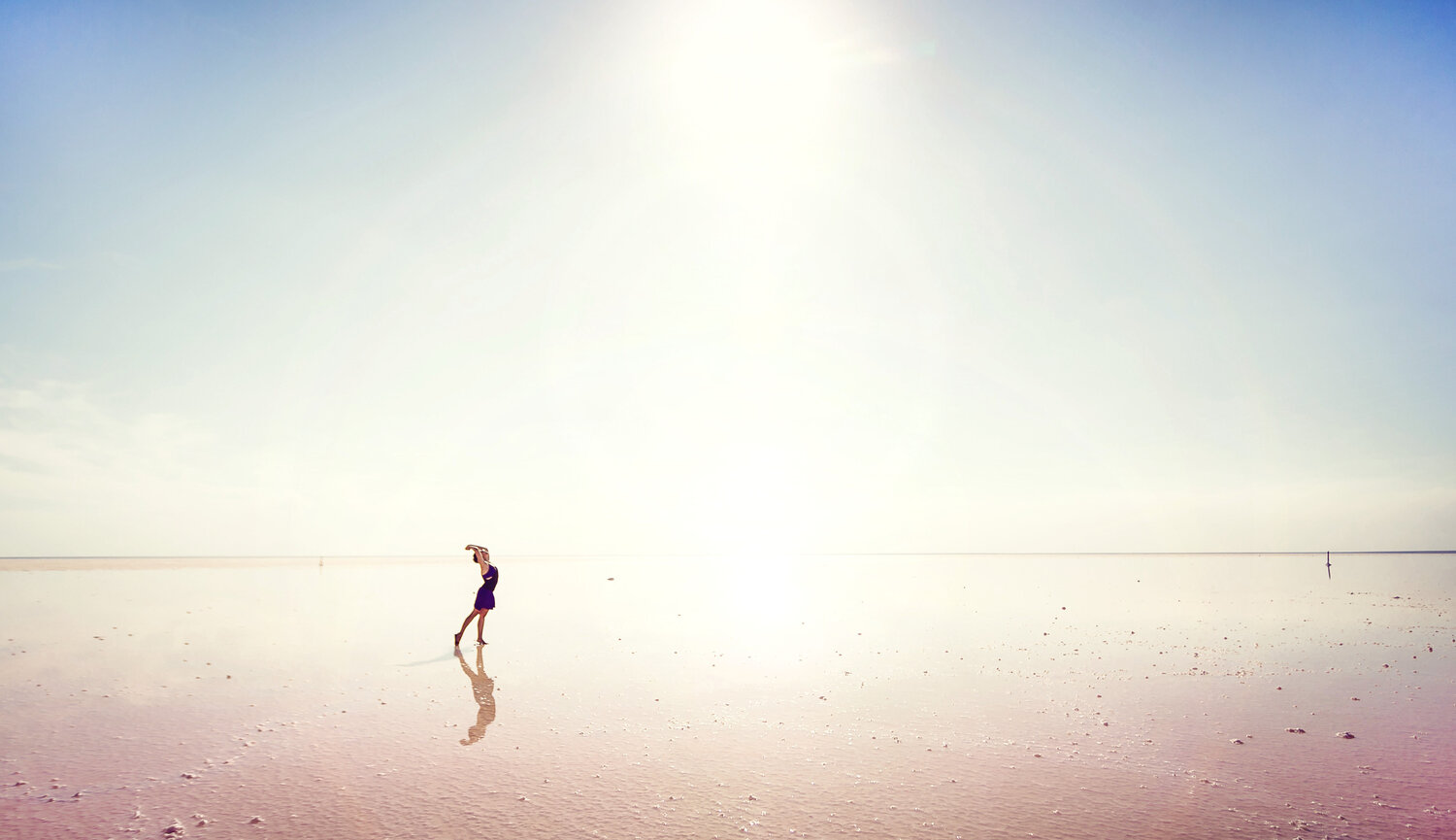 эльтон, человек на берегу моря, эльтон девушка, природа, одиночество море минимализм