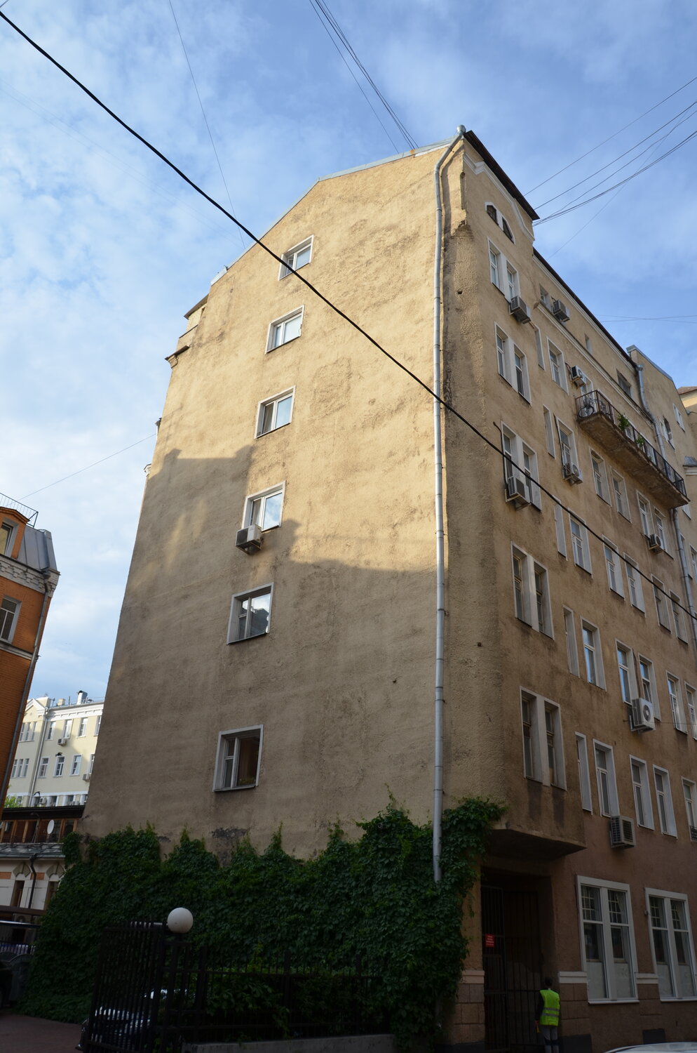Окраска фасадов при высотных работах