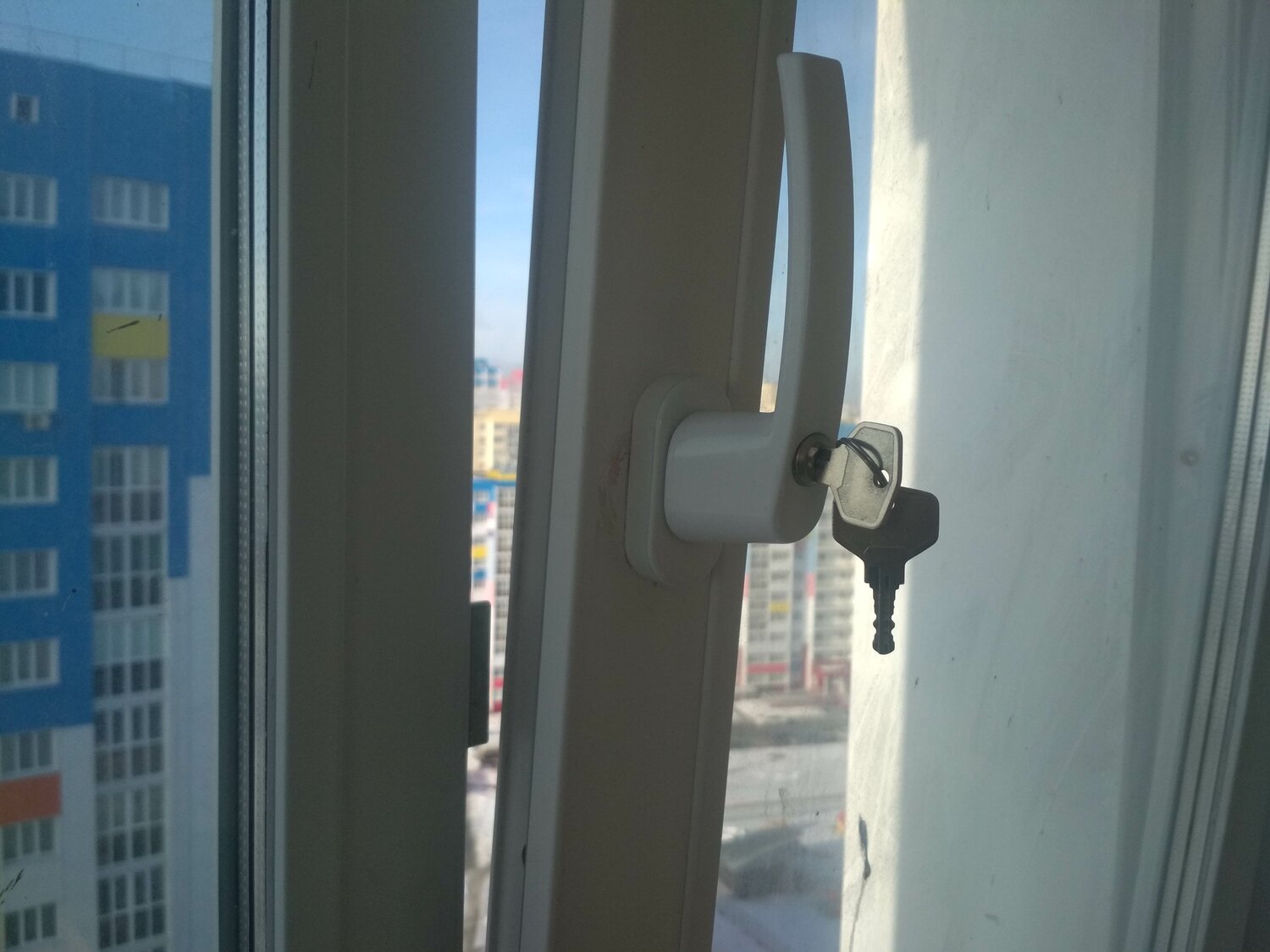 оконная ручка с замком от детей, ручка оконная с замком проветривание, замки на окна с проветриванием, детский замок на окна пвх, замки на пластиковые окна