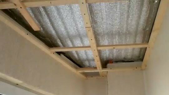 каркас для пластикового потолка, деревянный каркас потолка, обрешетка потолок брусок, утепление потолка лоджии, каркас для вагонки на потолок