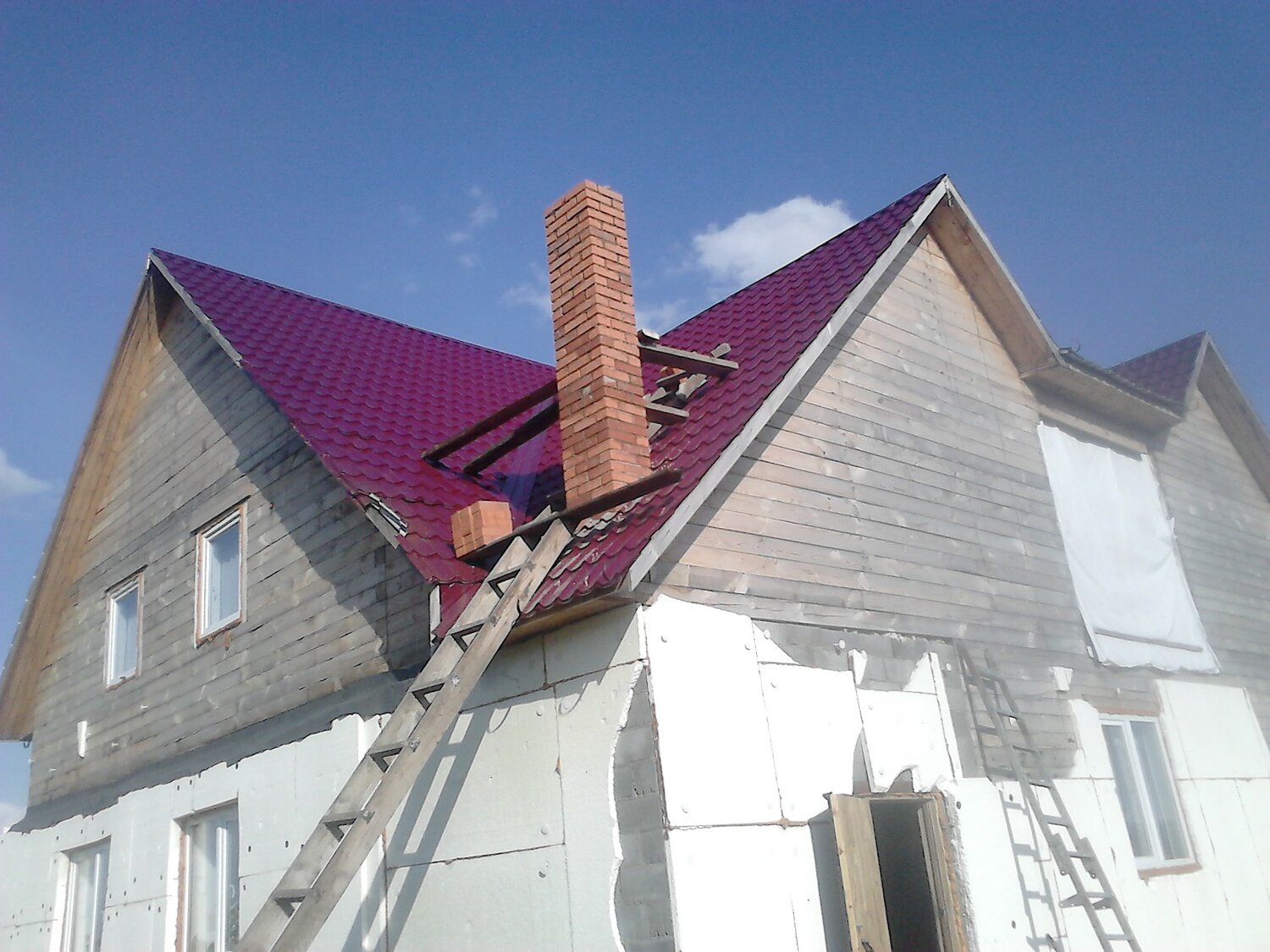 отделка фронтона кровли, двускатная кровля металлочерепица, металлочерепица, двухскатная крыша металлочерепица, кровля