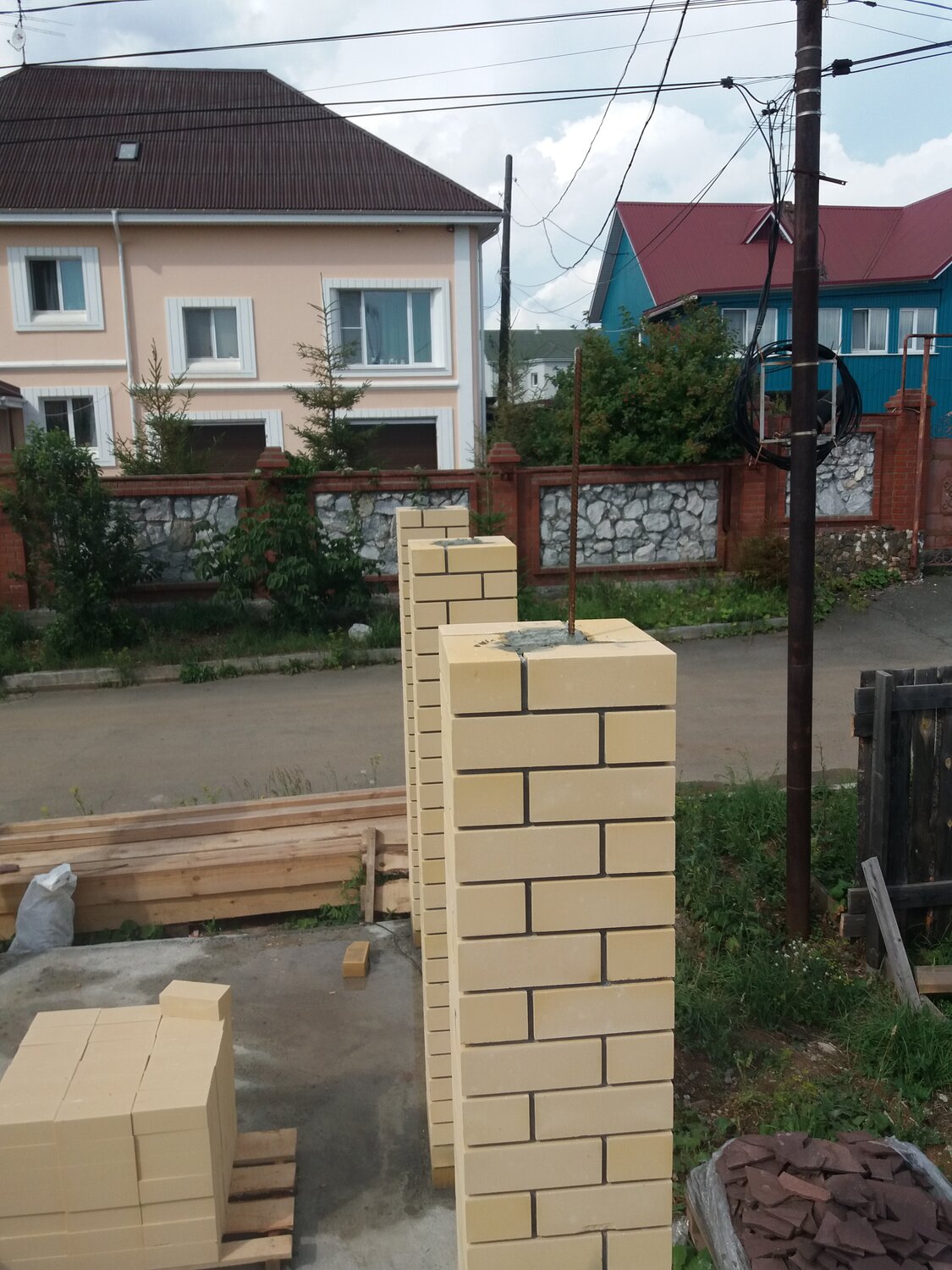 кирпичная колонна 380х380, кирпичная колонна 510х510, кирпичный забор, угловые заборы из кирпича, забор из старооскольского кирпича