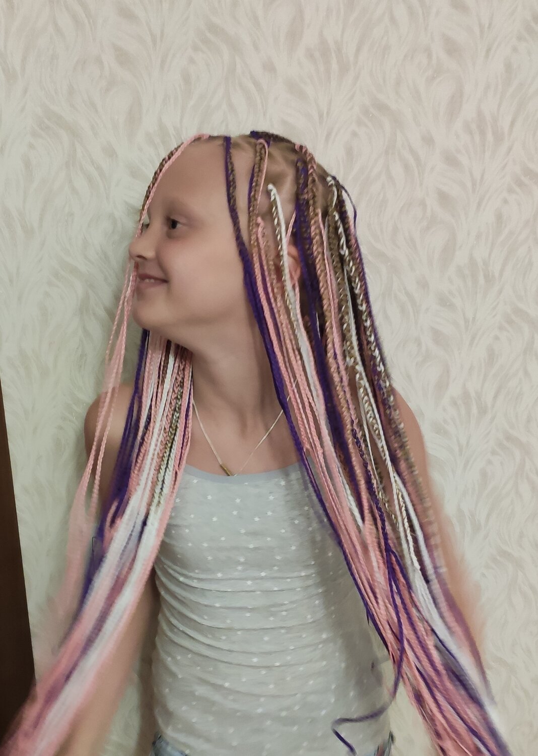 афрокосы цветные для детей, афрокосы детские цветные, афрокосы симферополь, девочка, плетение кос