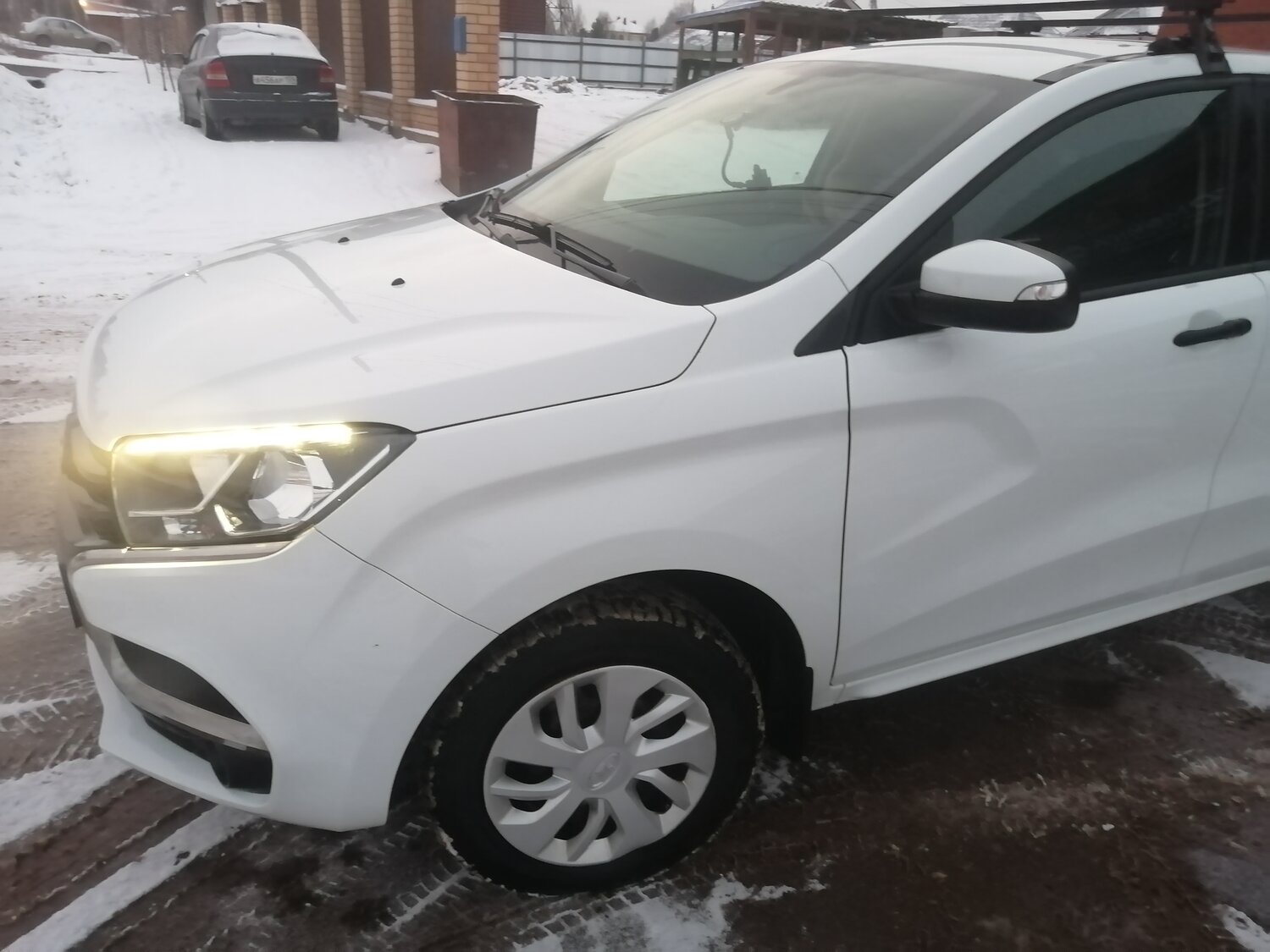 lada xray, лада икс рей белая, lada vesta, лада икс рей белого порги, xray белый