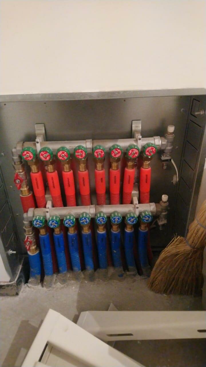 коллекторный шкаф рехау для отопления, газовый котёл коллектор из полипропилена для тёплого пола, коллекторы фар для водоснабжения под рехау, квартирный коллектор отопления, коллектор для тёплого пола с расходомером валтек сборка