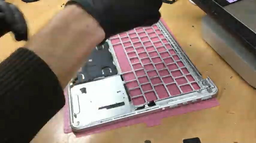 разобранная клавиатура ноутбука, клавиатура ноутбука, замена клавиатуры macbook, замена клавиатуры macbook air, паяем клавиатуру ноутбука