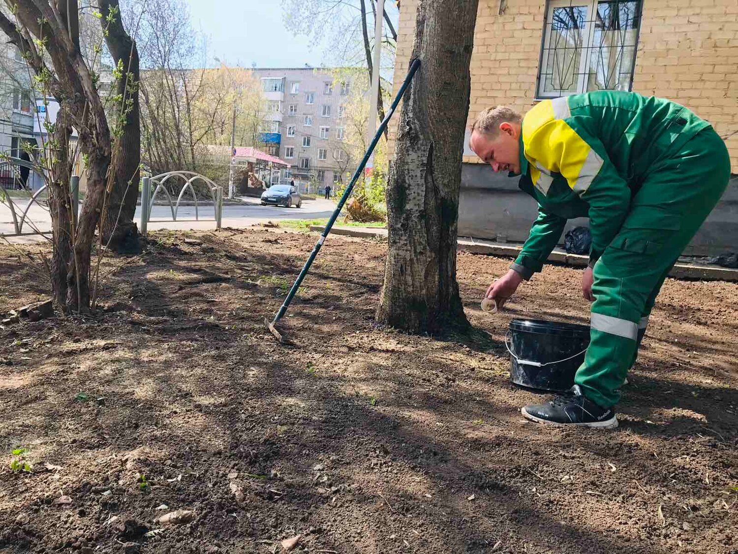 уборка территории, весенняя посадка деревьев, уборки, комплексная уборка территории, мастера по благоустройству в жкх
