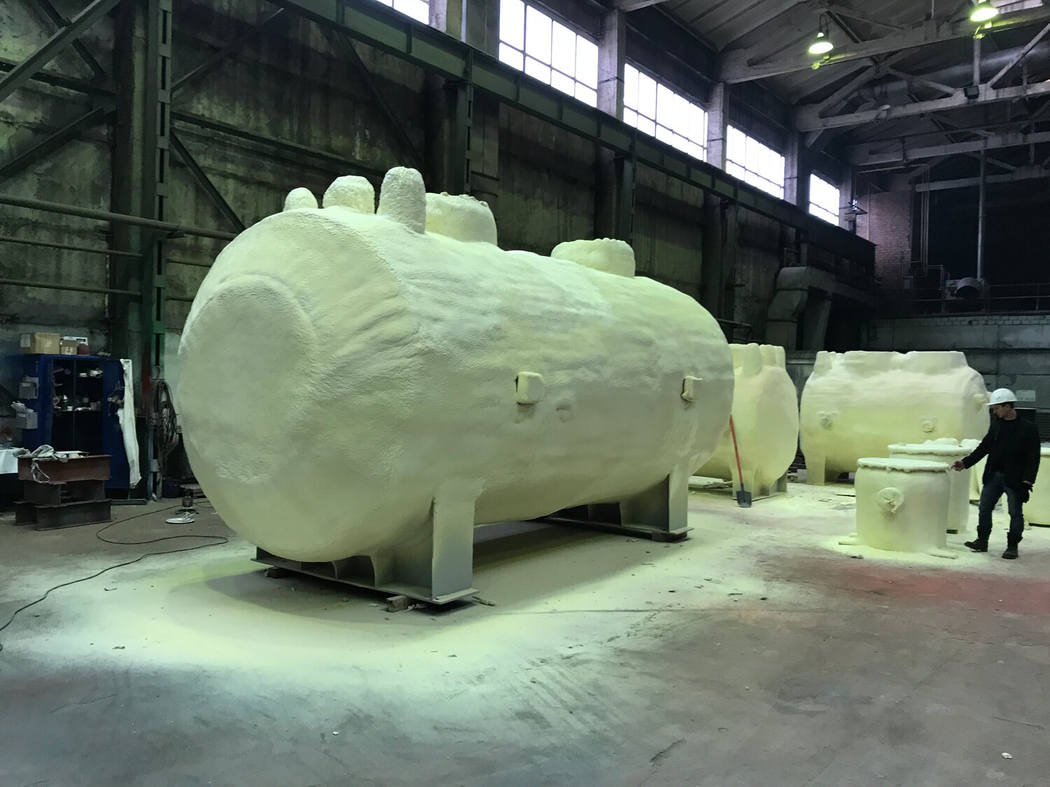 теплоизоляция резервуаров пенополиуретаном, теплоизоляция цистерны, пенополиуретан, теплоизоляция цистерн и емкостей, теплоизолированные емкости для спг