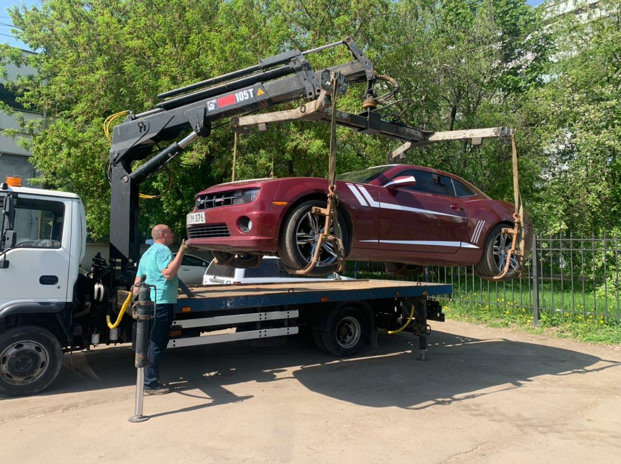 эвакуатор, аэ5018 эвакуатор, эвакуатор забирает машину, эвакуатор увозит автохлам, спецтехника эвакуатор