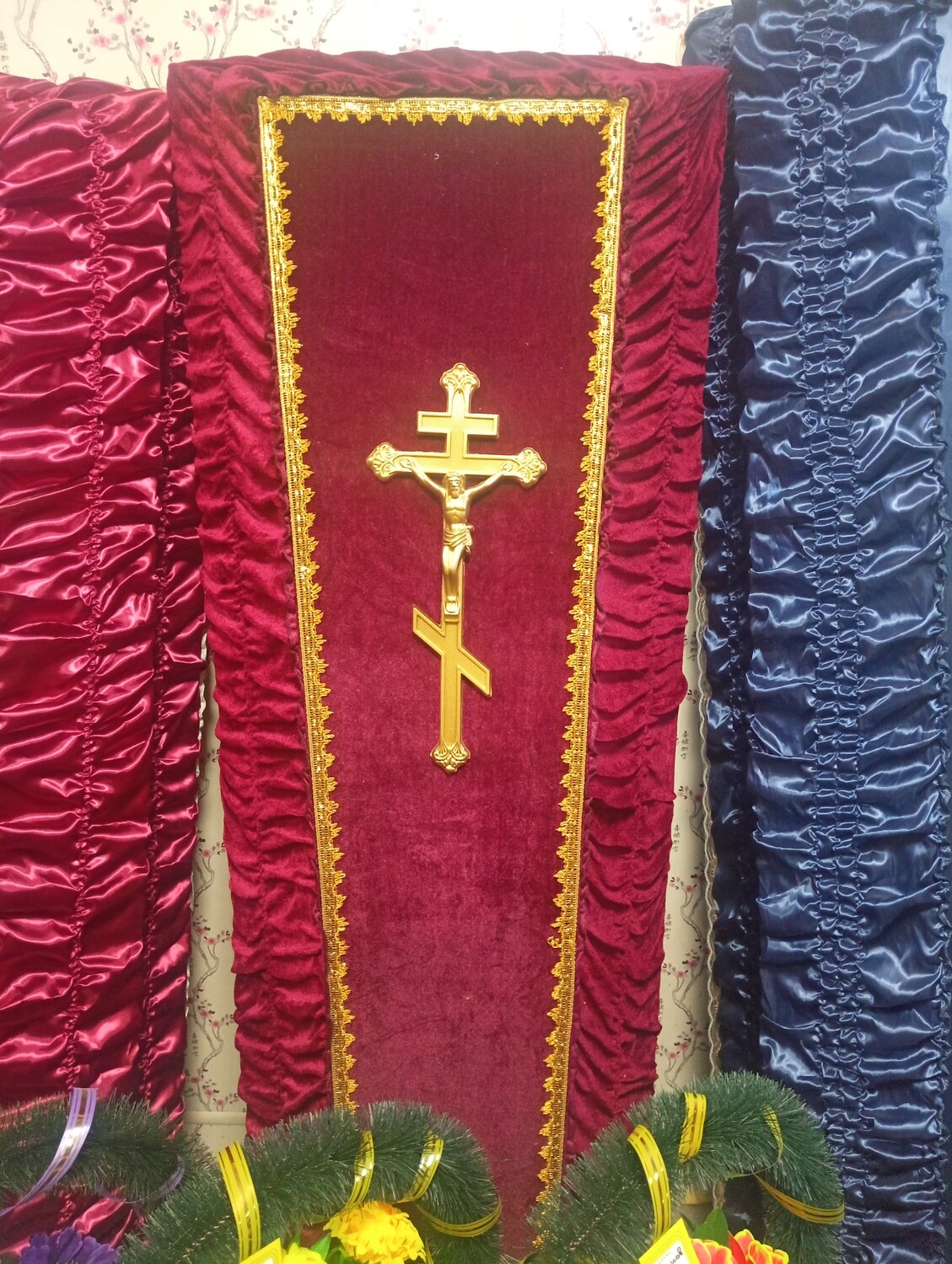 гробы, похоронная служба, гроб с крестом, гроб обычный, ритуальные услуги