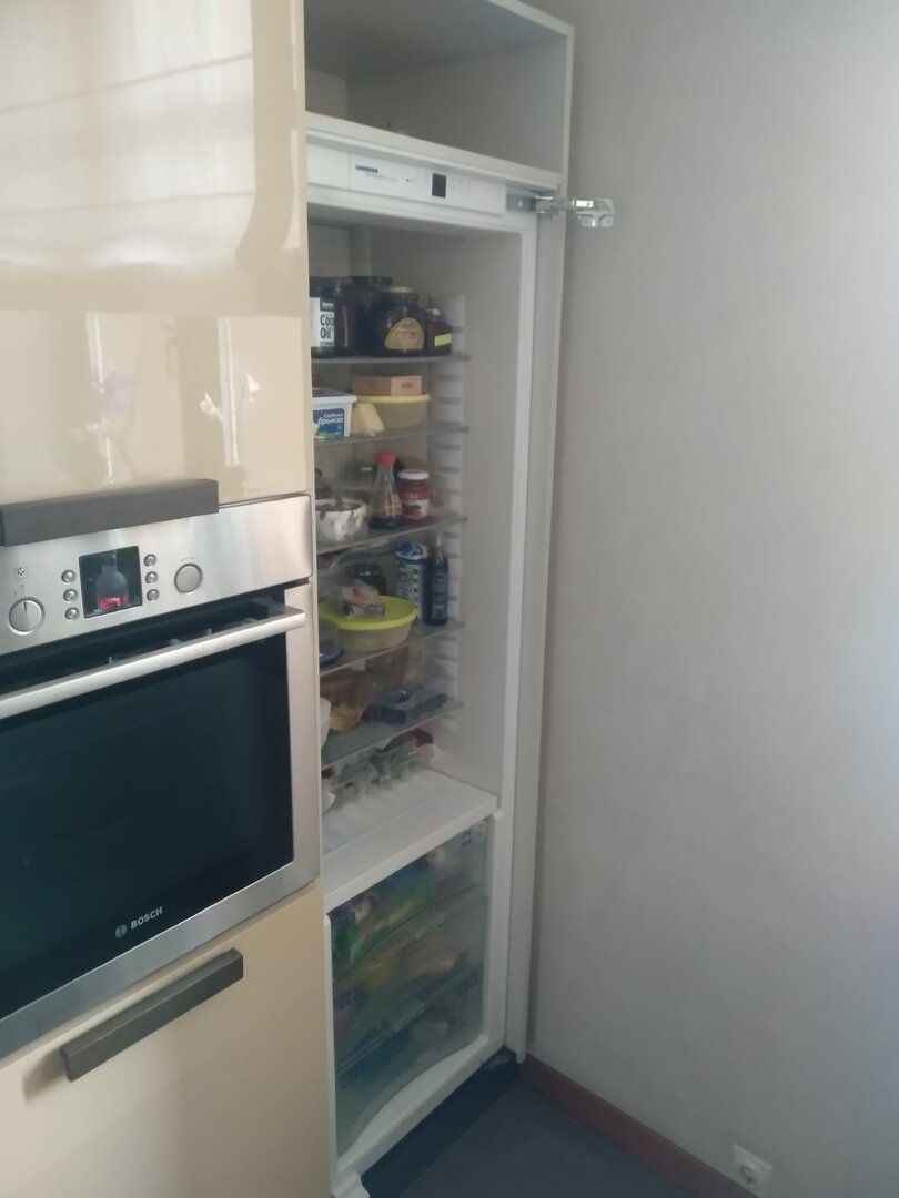 бытовая техника, техника, холодильник, встроенная морозилка под духовым шкафом, духовой шкаф