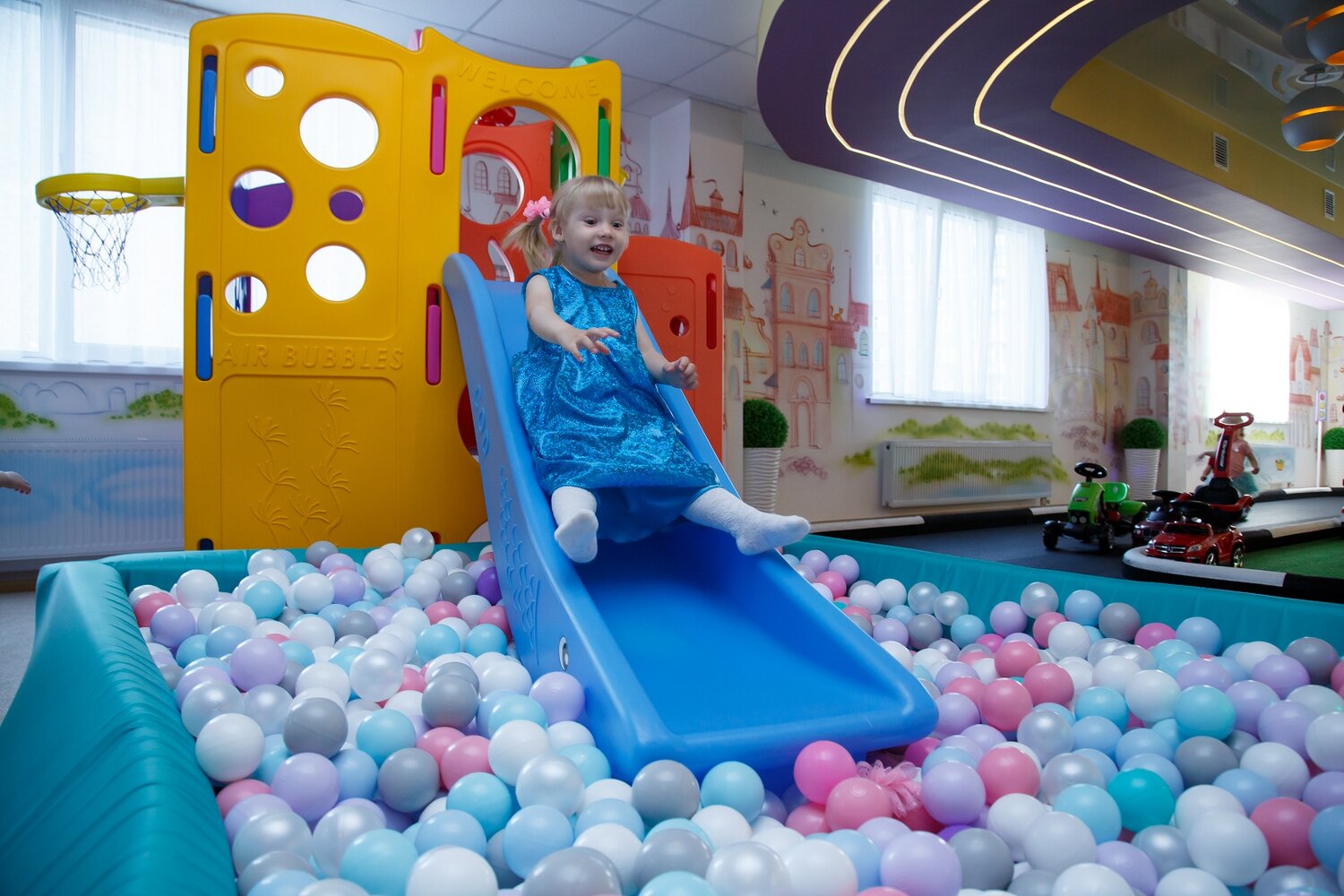игровой центр для деьетей в паркхаусе, игровая комната, детский игровой центр уфа, развлекательный центр для детей с батутами и горками, детский праздник