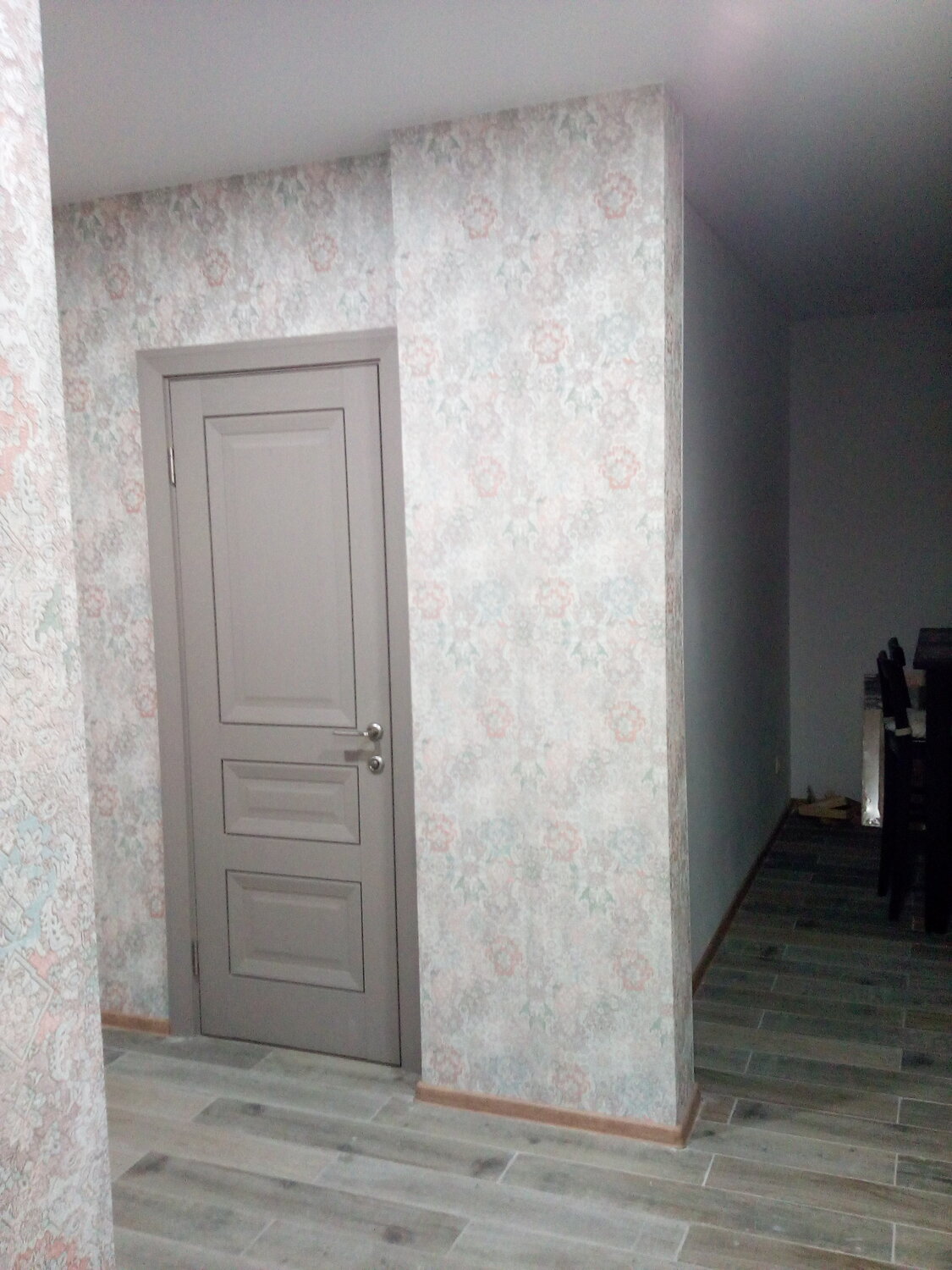 квартира, интерьер, двери декодорс в интерьере, отделка комнаты обоями, егорьевск 5 мкр 13