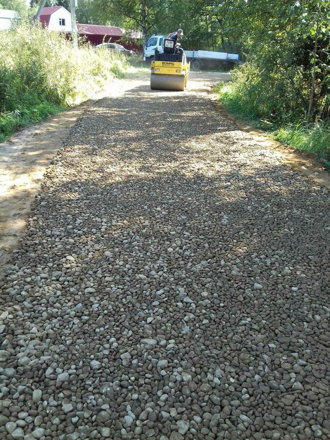 засыпка щебнем, отсыпка щебня на дорогах, подсыпка щебнем, засыпка дороги щебнем, подсыпка щебнем в частном секторе