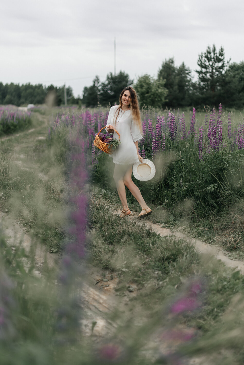 человек, фотосессия в люпинах необычная, природа, фотосессия, фотограф