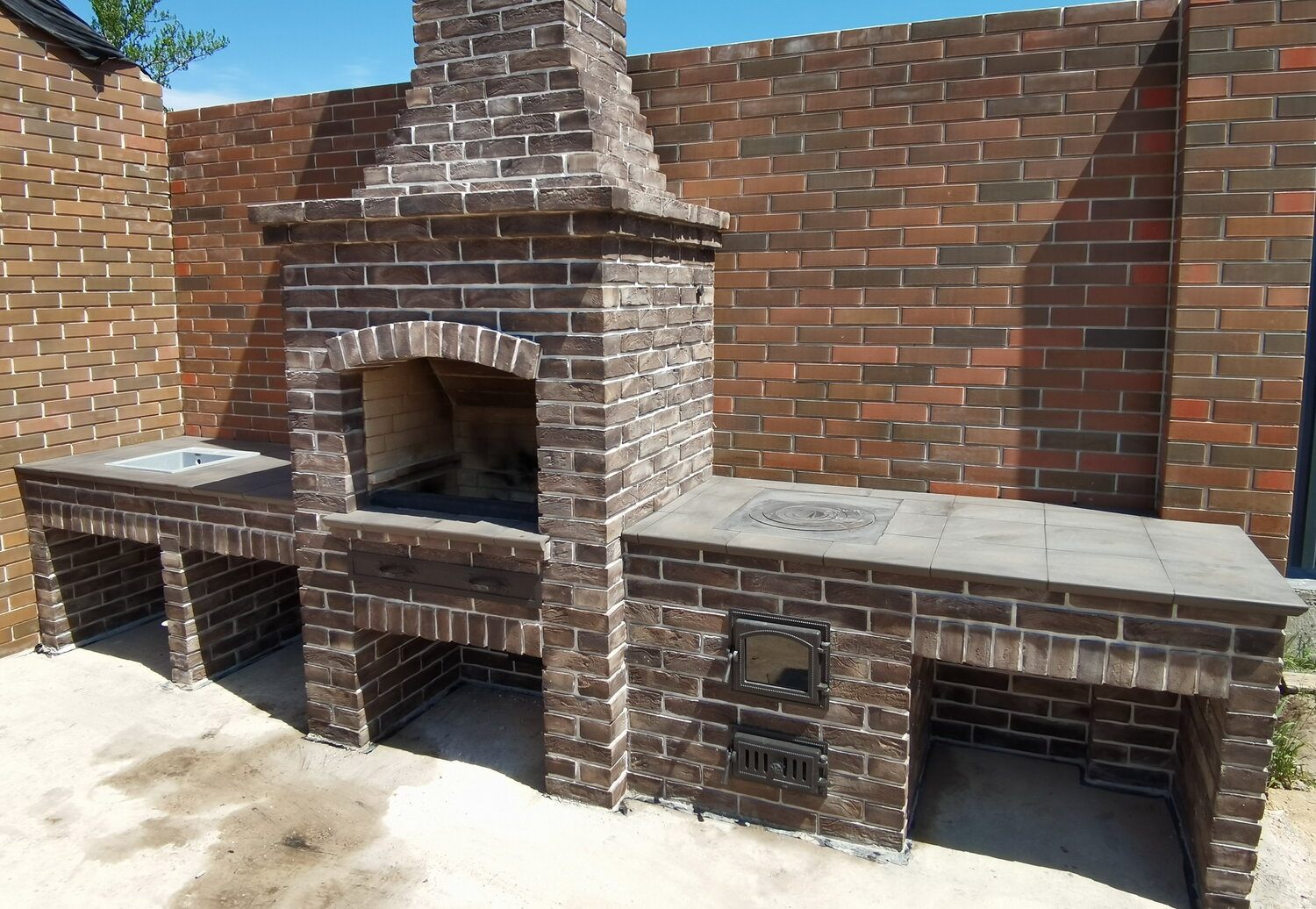облицовка барбекю, барбекю комплекс мангал помпейская печь, мангал барбекю, барбекю комплекс из кирпича донские зори, угловой барбекю комплекс