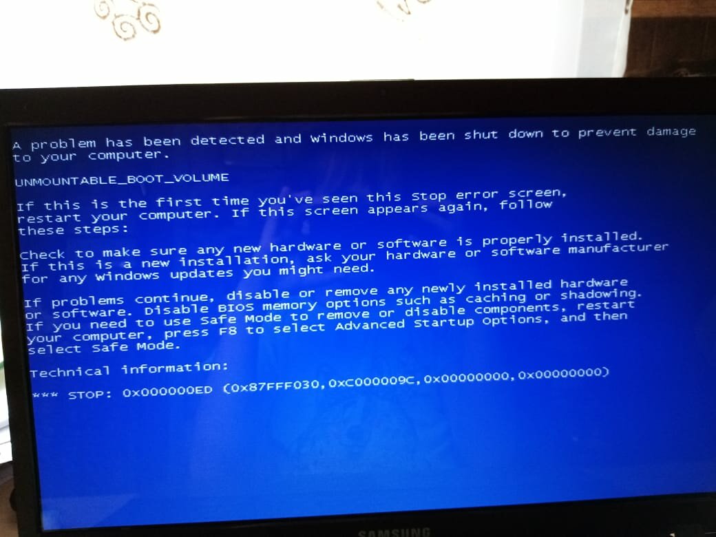 синий экран при загрузке windows, экран с текстом, синий экран смерти, синий экран смерти windows 2000, синий экран смерти биос