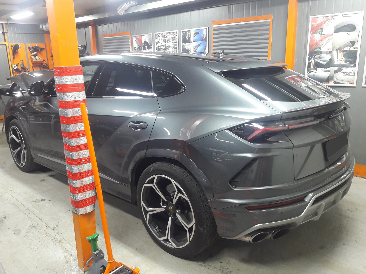 lamborghini urus, lamborghini urus grey, lamborghini urus grigio lynx metallic, lamborghini urus akrapovic, lamborghini urus mansory 2020