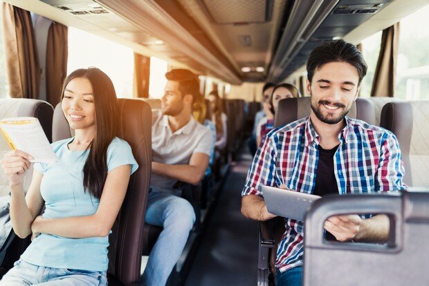 люди в автобусе путешествуют, passenger, мужчина, пассажир, люди в автобусе экскурсия