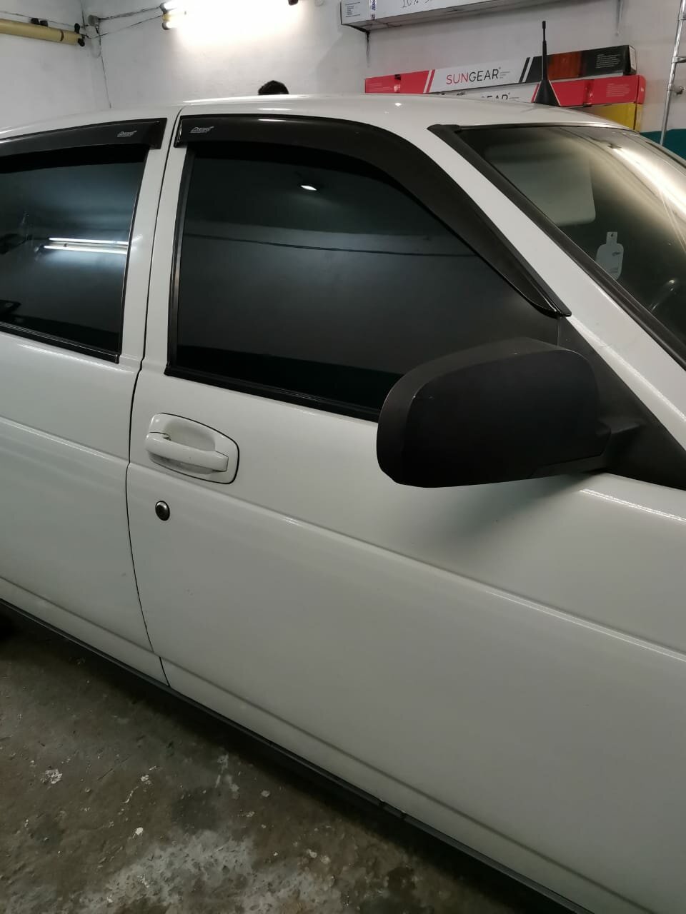 lada priora, ветровики лада приора, тонировка 35% ваз 2110, белая приора седан ветровики, съемная тонировка на ваз 2110