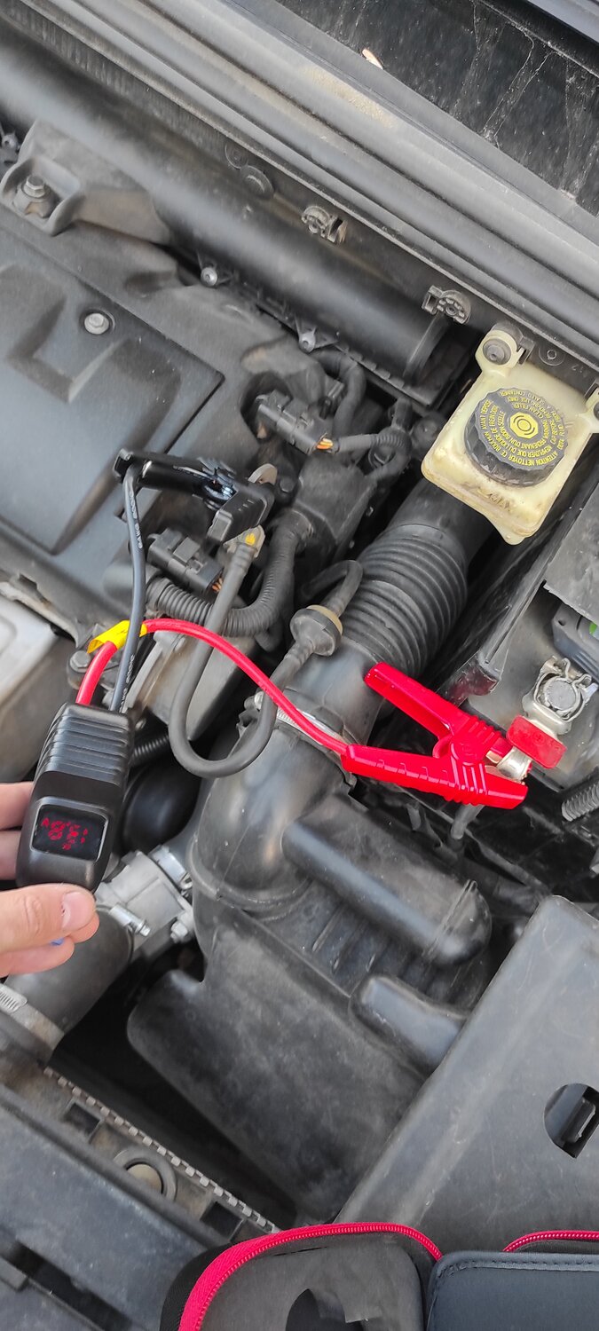 пежо 408 клеммы аккумулятора, fiat punto 1.4 впуск, минус на аккумуляторе пежо 308, электрика автомобиля, аккумулятор пежо 308