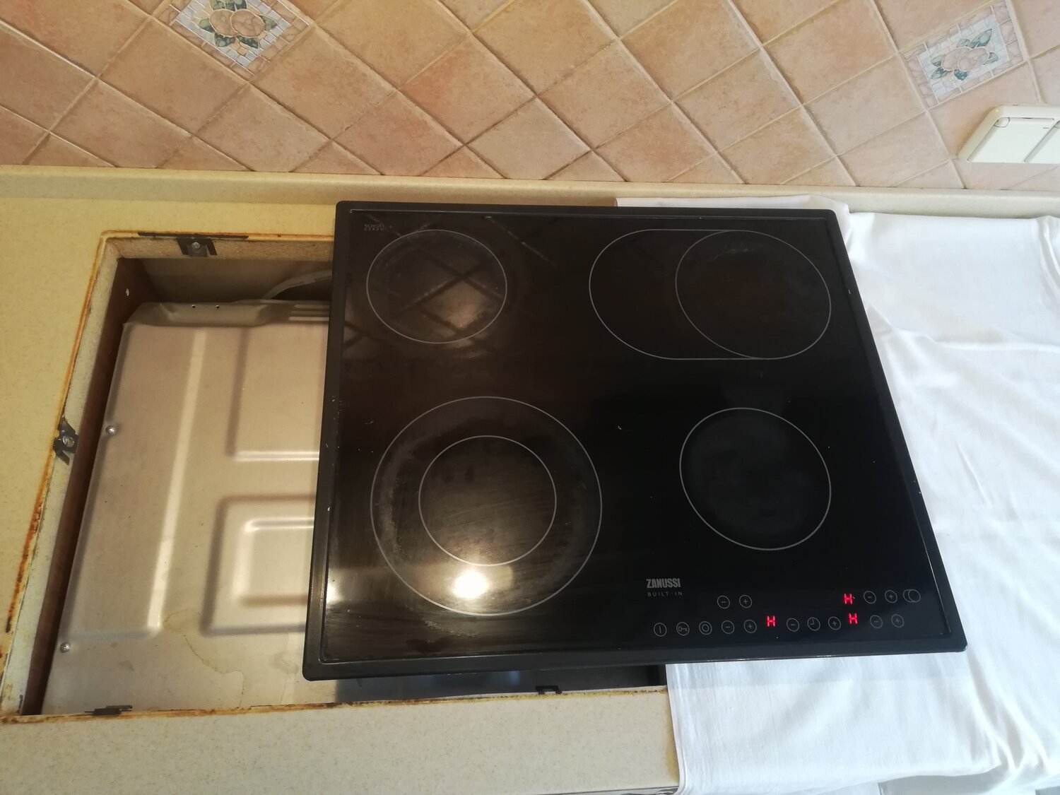варочная панель, электрическая варочная панель electrolux ehs 68200 p, бытовая техника, варочная панель электрическая сименс германия ekt730, электрическая варочная панель zigmund & shtain cns 149.60 bx