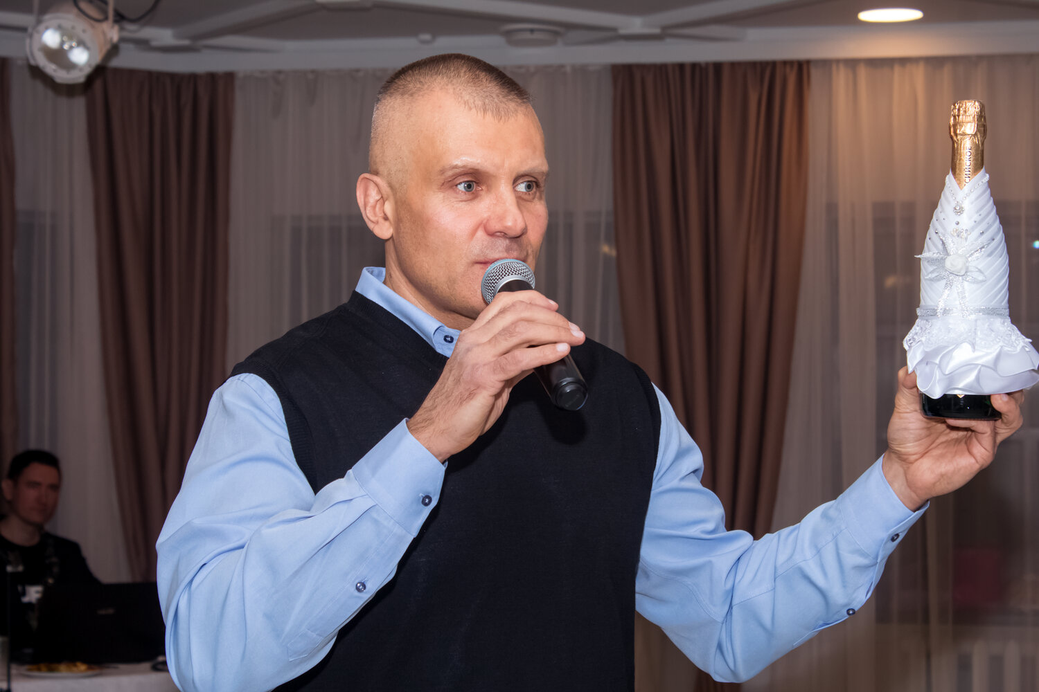 свадебный ведущий, тамада на свадьбу, ведущий свадьбы, тамада, встреча с ведущим на свадьбу