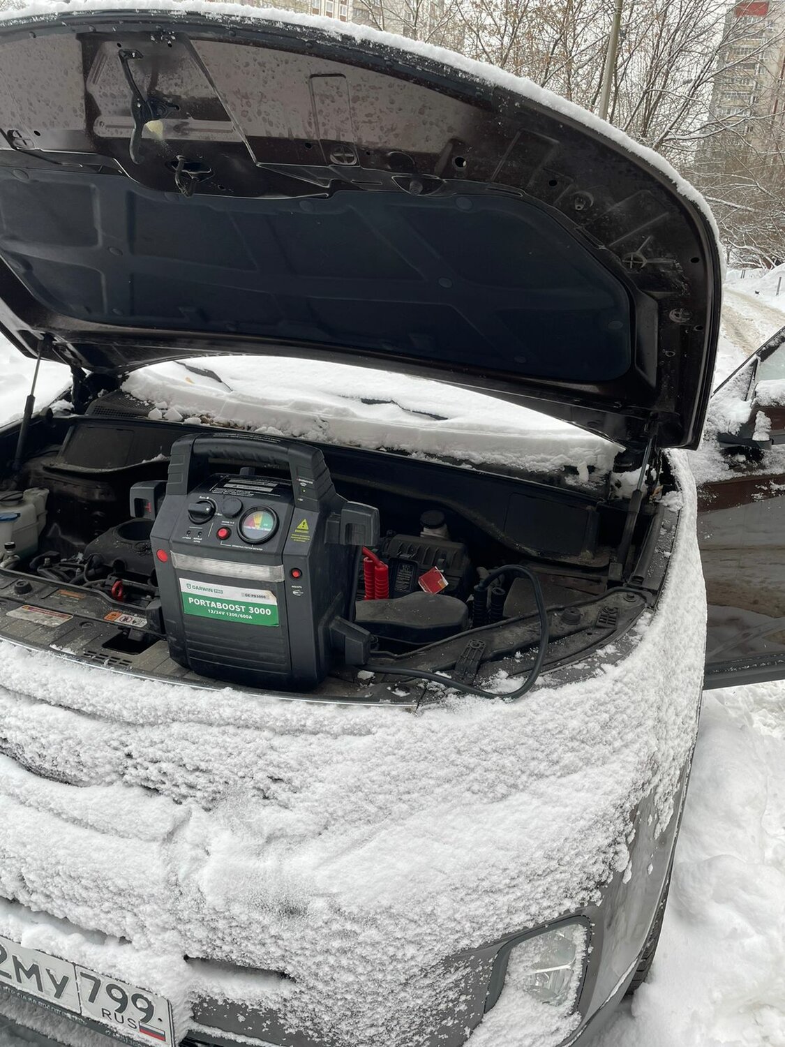 прикурить аккумулятор автомобиля, автомобиль, легковой автомобиль, прикурить автомобиль, прикурить аккумулятор