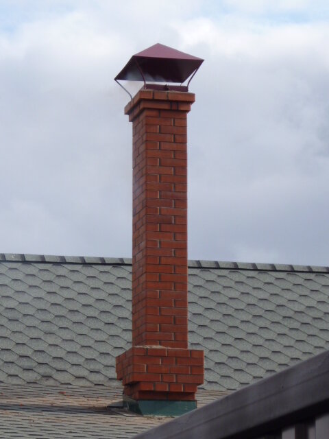 труба кирпичная для дымохода, кирпичный дымоход, дымоходы из кирпича на крыше, печная труба на крыше из кирпича, дымоход из кирпича