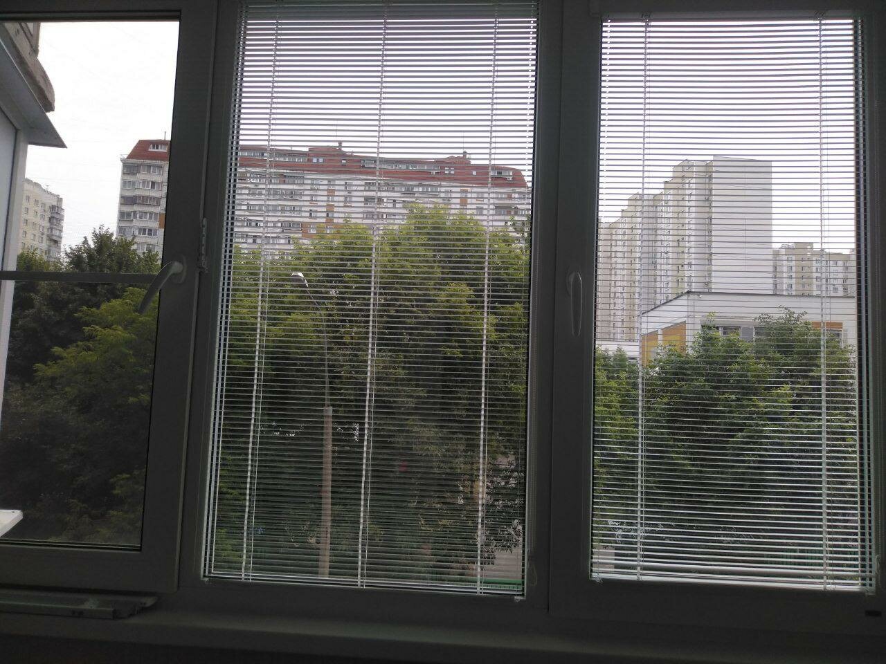 окна, вид из окна, из окна, пластиковое окно, жалюзи на пластиковые окна на балкон