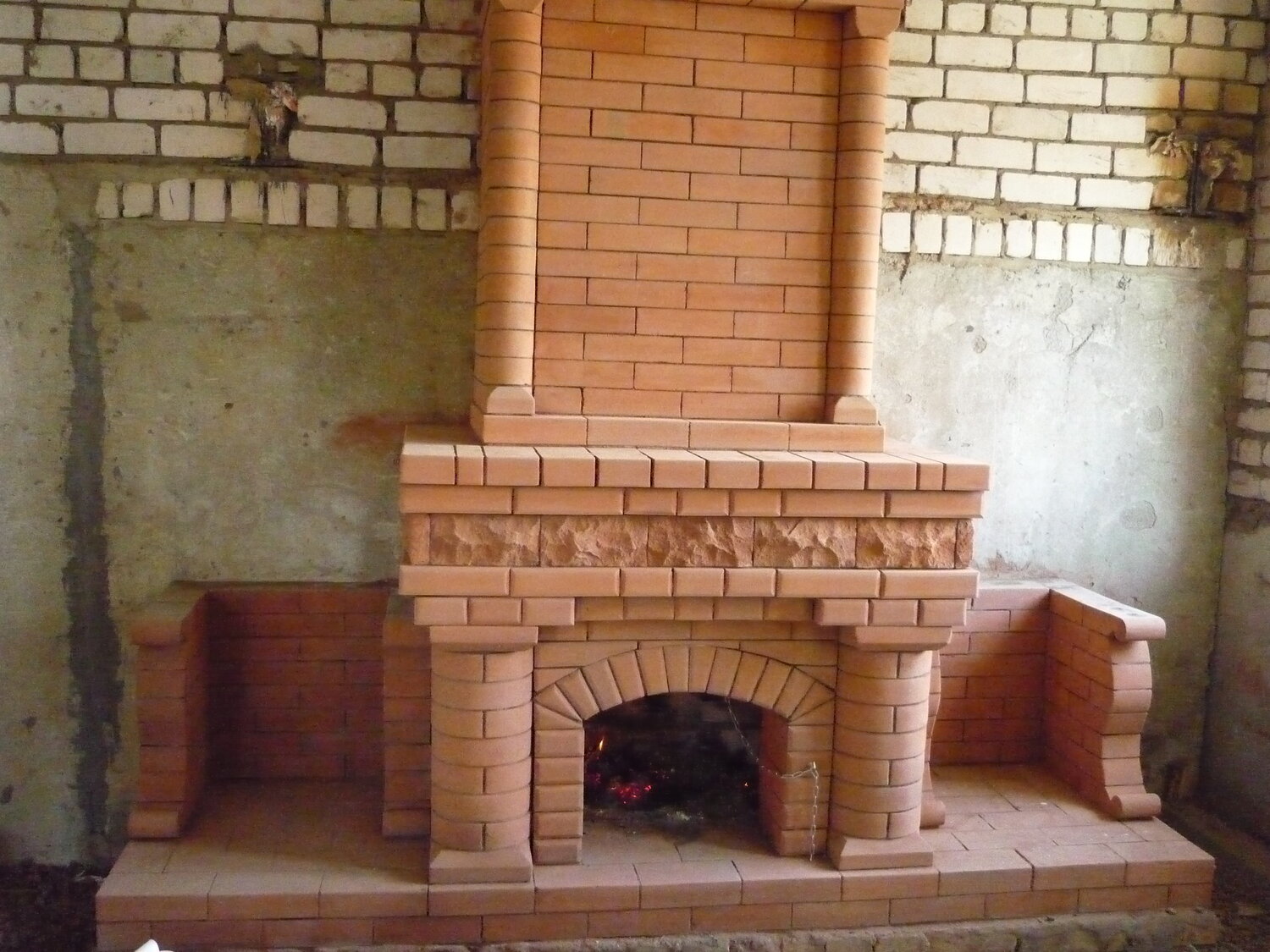 камины из кирпича сложной формы, камин из кирпича, красивые камины из кирпича, арочный камин из кирпича, печи камины из кирпича печники