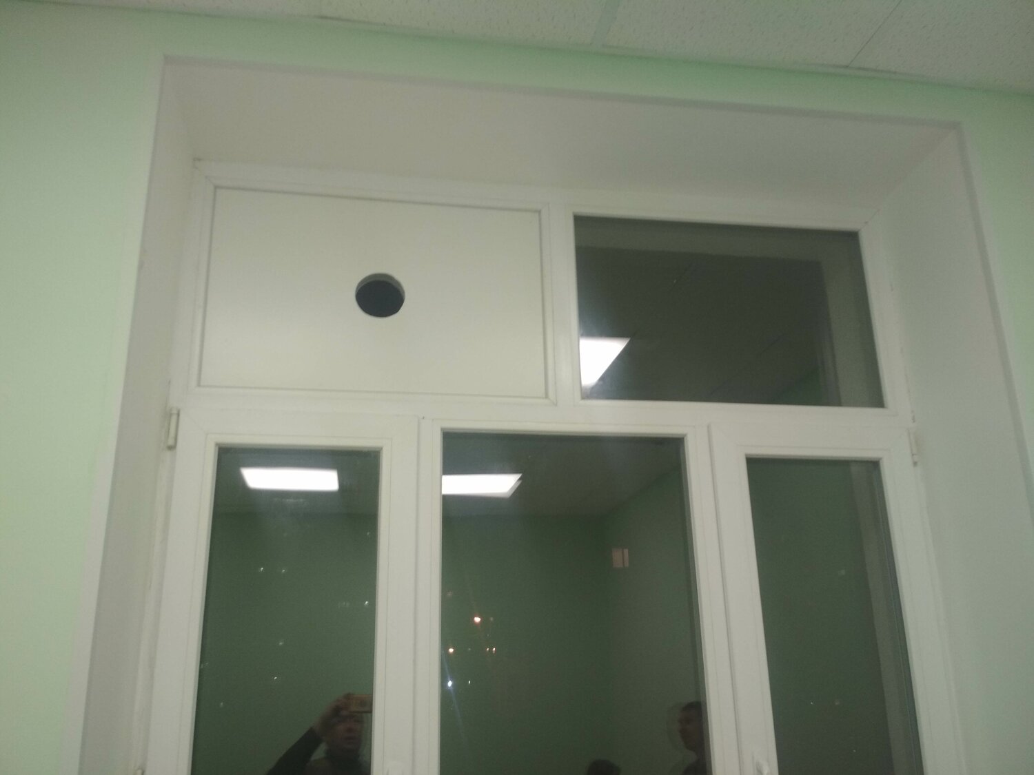 окна, пластиковое окно, белые откосы на окнах, фрамуга, откосы на окнах kbe