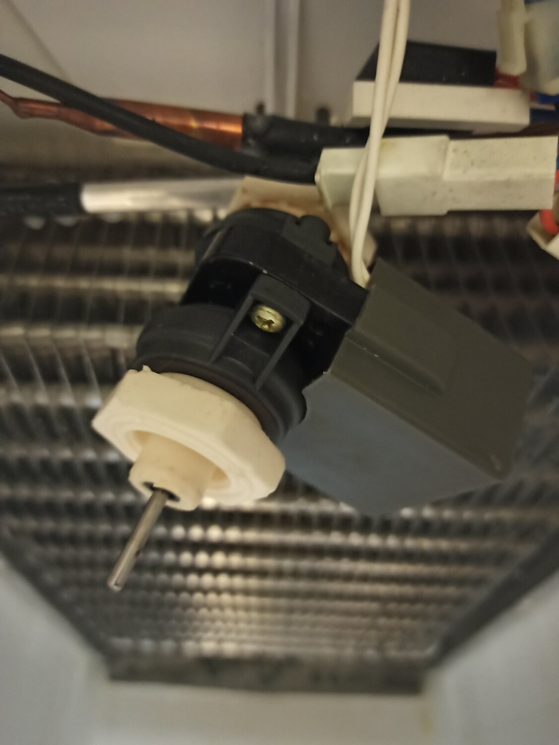 цоколь стоп сигнала мазда 6 гг, штекер заднего хода рио 2015, переключатель фар разъем штекер джентра, датчик стоп сигнала fiat tempra, разъем на реле печки лачетти